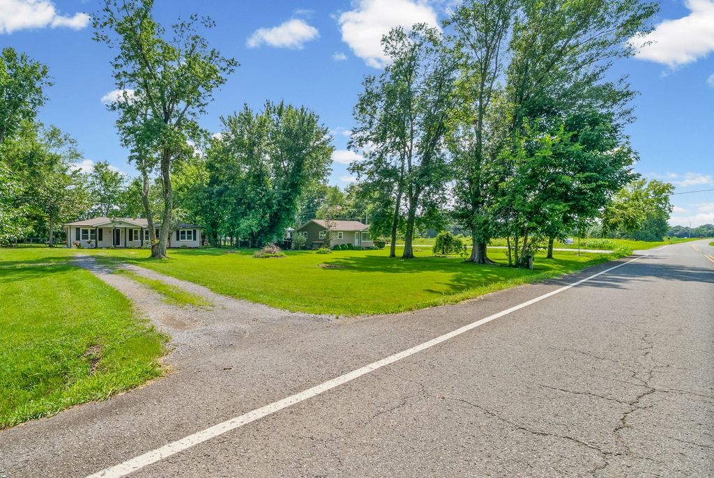 3594 Oakwood Rd, Woodlawn
