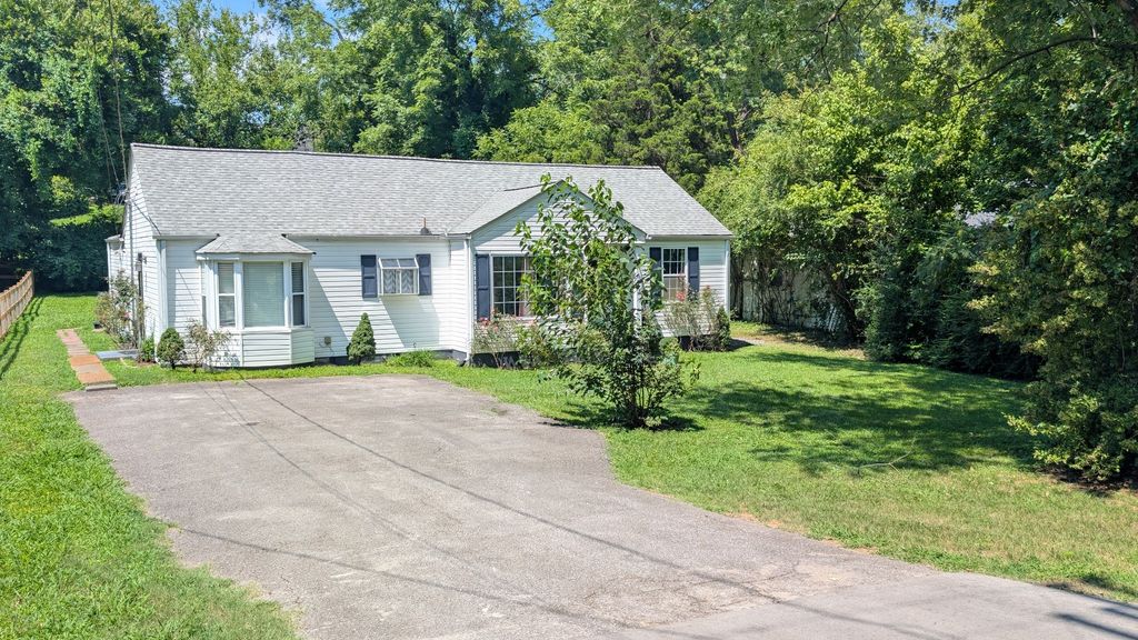 76 E Thompson Ln, Nashville
