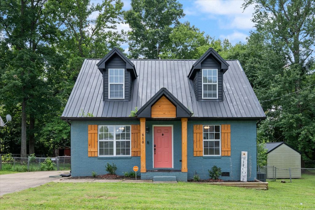 818 Shelton Cir S, Clarksville