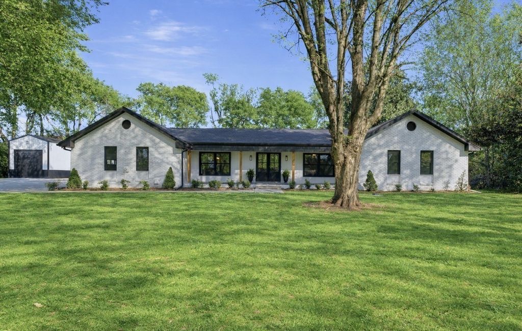 301 Rosebrook Dr, Gallatin
