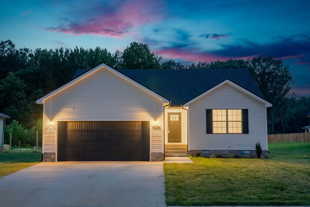 1578 Fredrick Dr, Clarksville