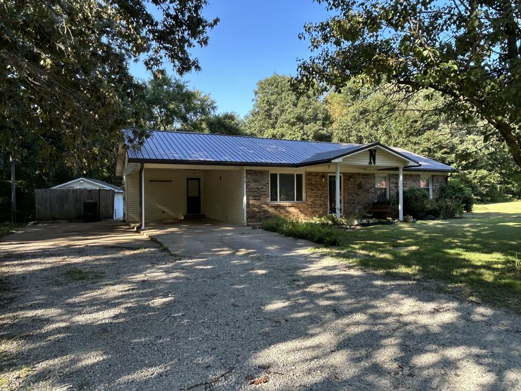 106 Shore Dr, Big Sandy