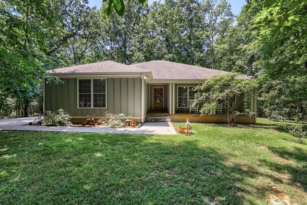 60 Lightning Bug Ln, Sewanee