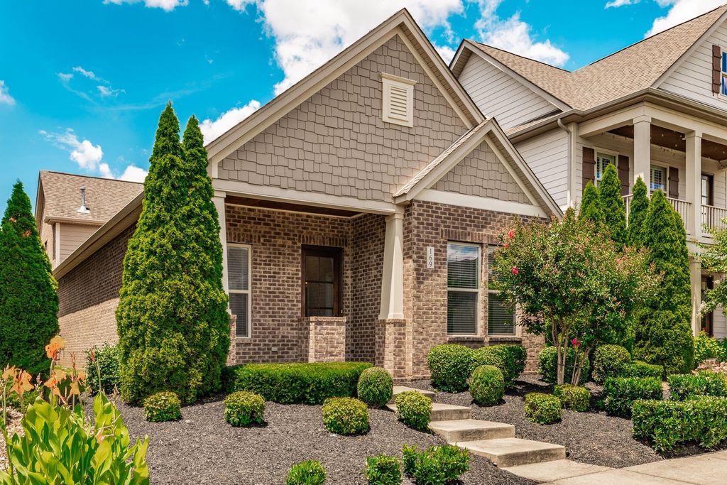 169 Ashcrest Pt, Hendersonville