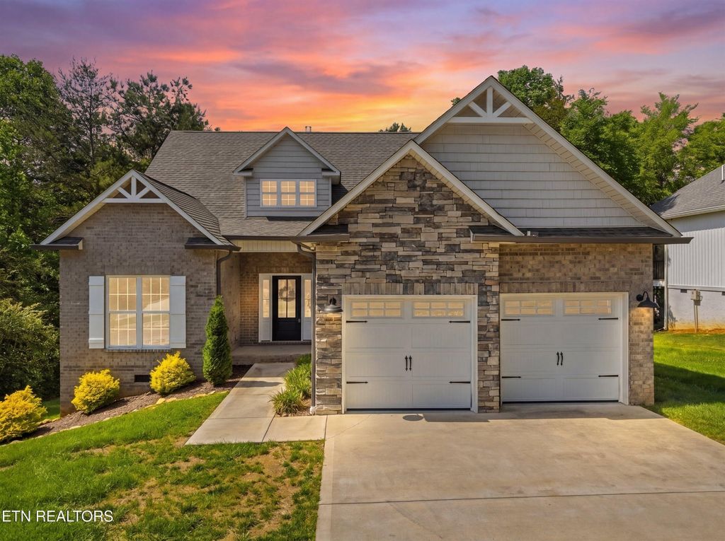 208 Mialaquo Circle, Loudon