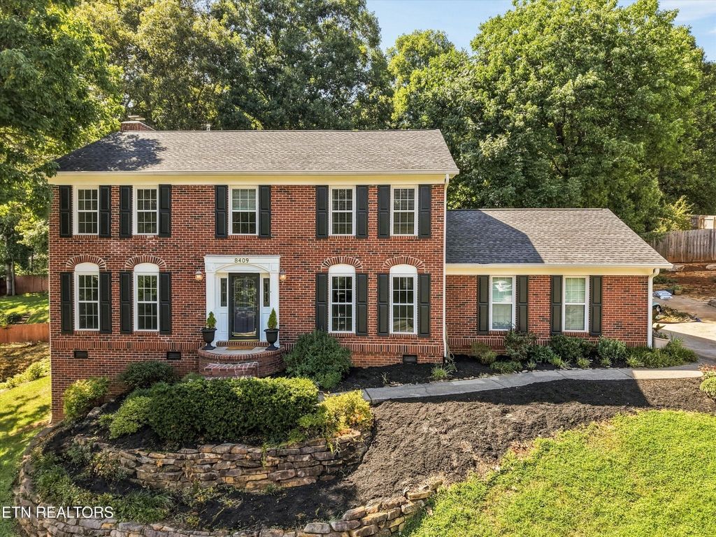 8409 Thornbury Court, Knoxville