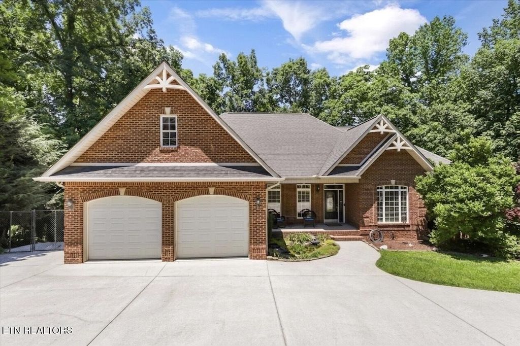 103 Winchester Circle, Oak Ridge