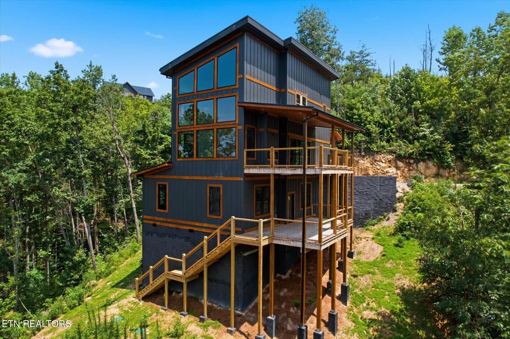 2046 Spurling Rd, Sevierville
