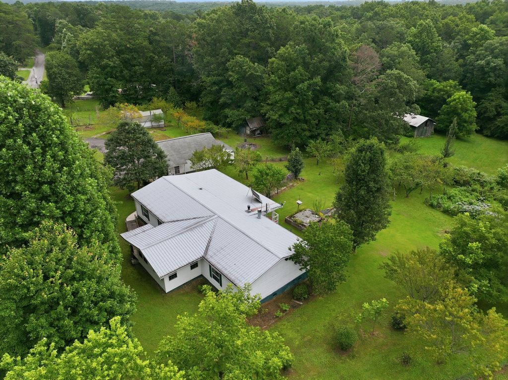 704 Canyon Dr, Altamont