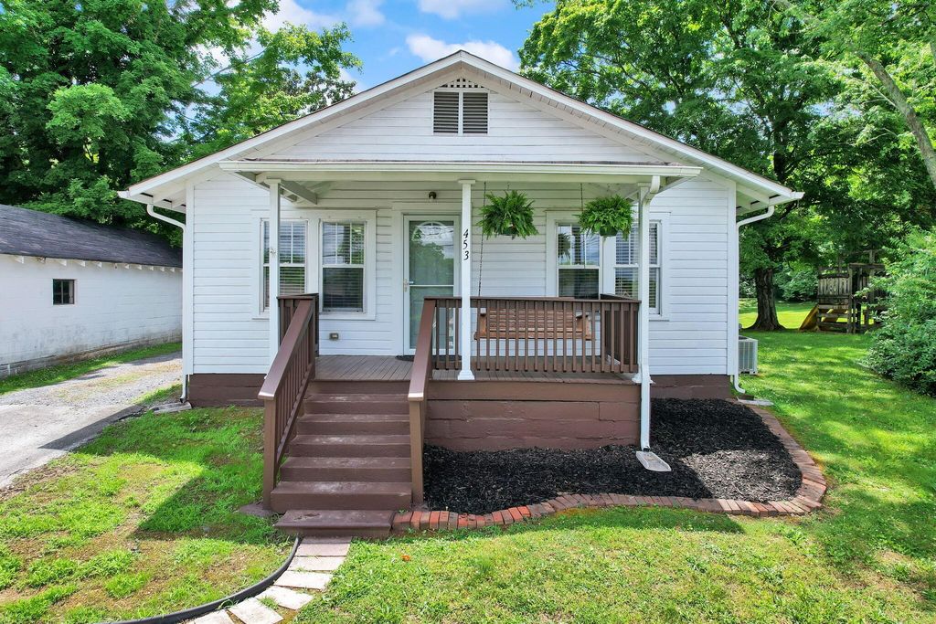 453 Crest Drive Sw, Cleveland