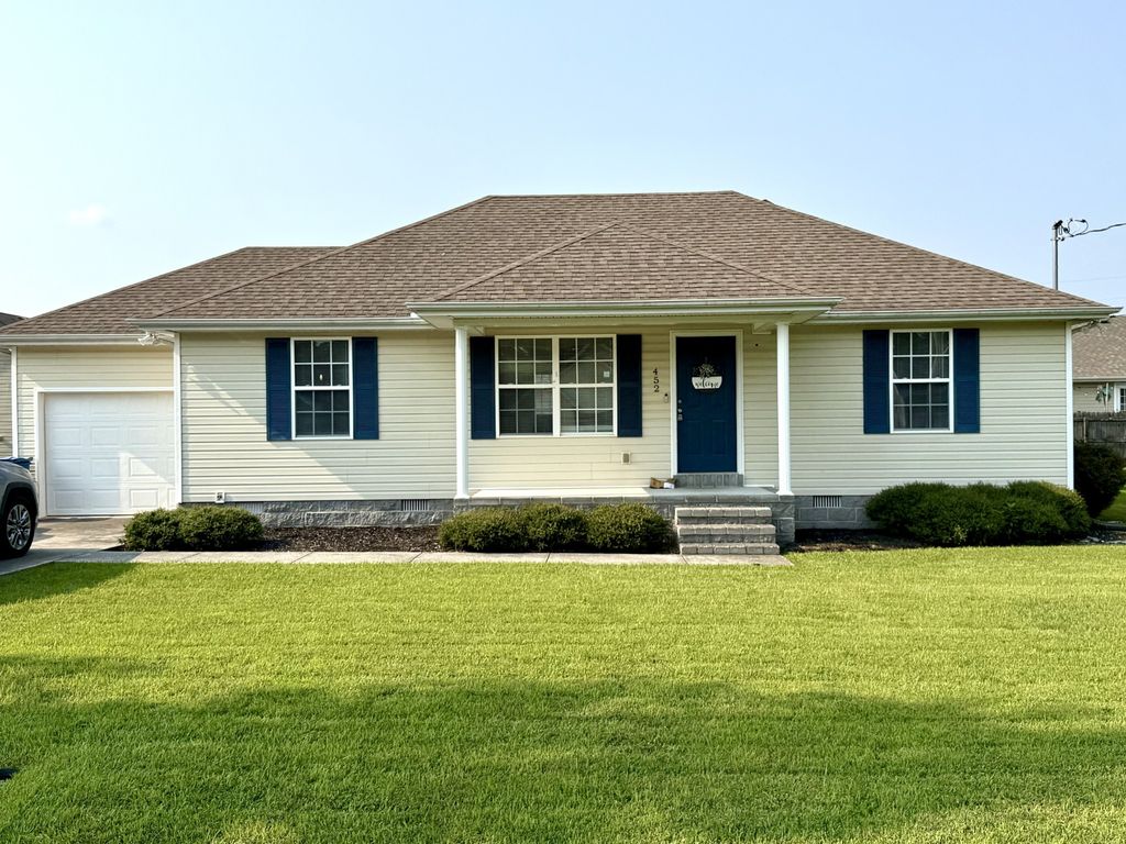 452 John Mark Ct, Manchester