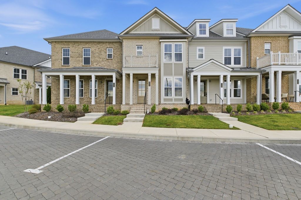 152 Nearwater Place, Hendersonville