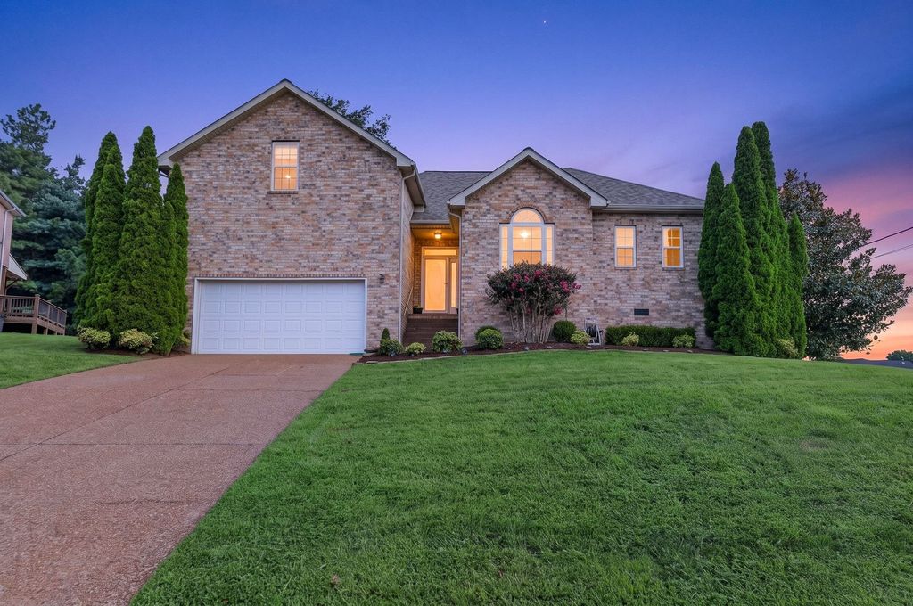 1738 Dryden Dr, Spring Hill