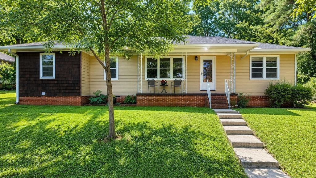 3005 Pine Drive Ne, Cleveland