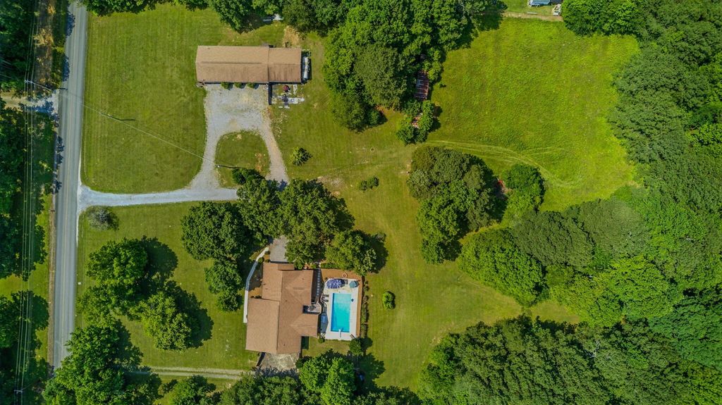 509 Chestuee Road Ne, Cleveland