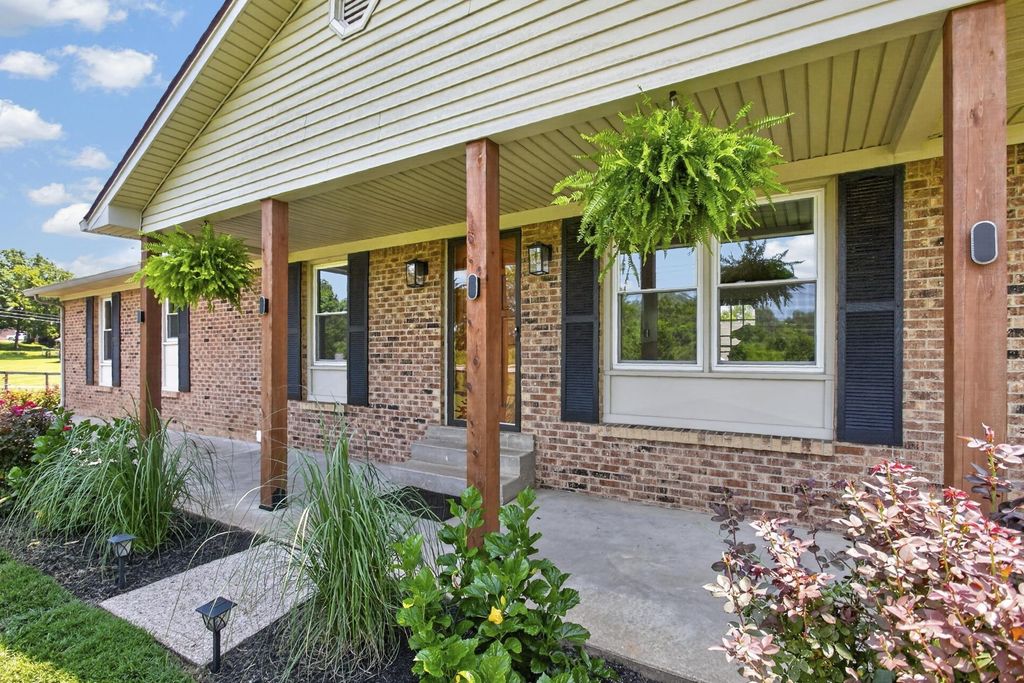 2152 Nashville Hwy N, Columbia