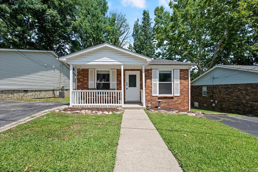 102 Five Oaks Dr, Nashville
