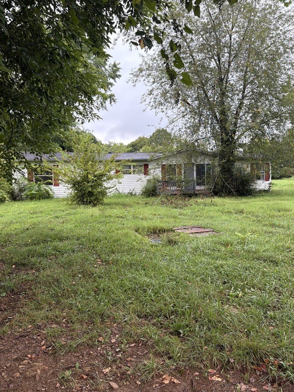 621 Old Highway 31 E 3, Bethpage