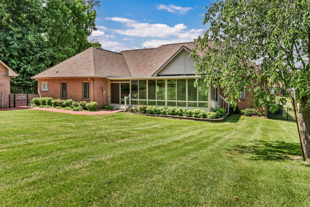 453 Stonemeadow Rd, Clarksville