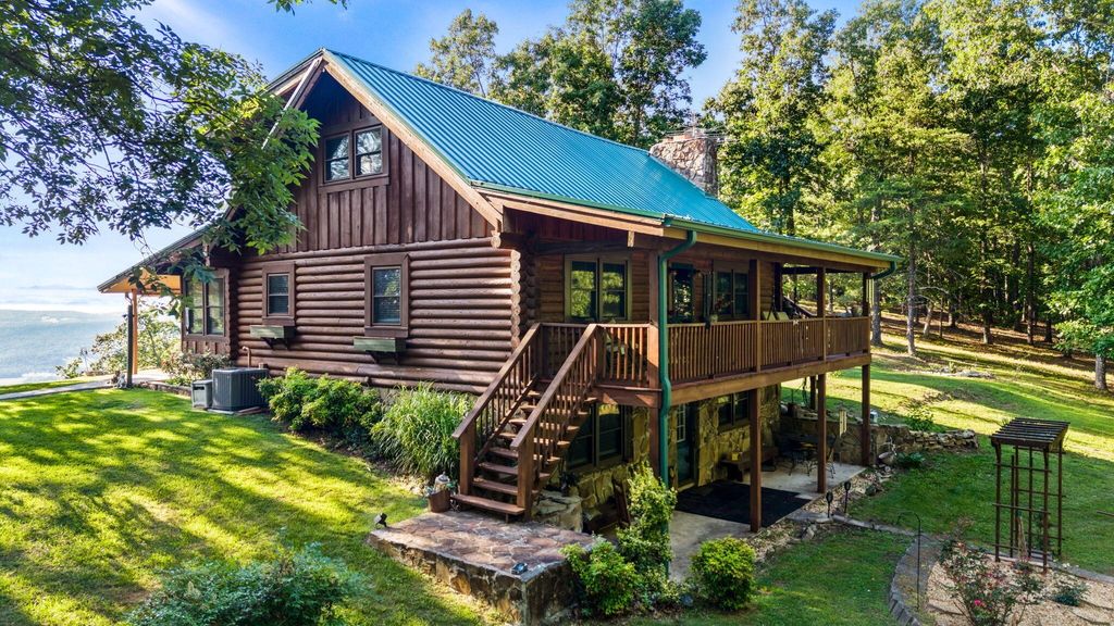 863 Porch Rock Road, Pikeville