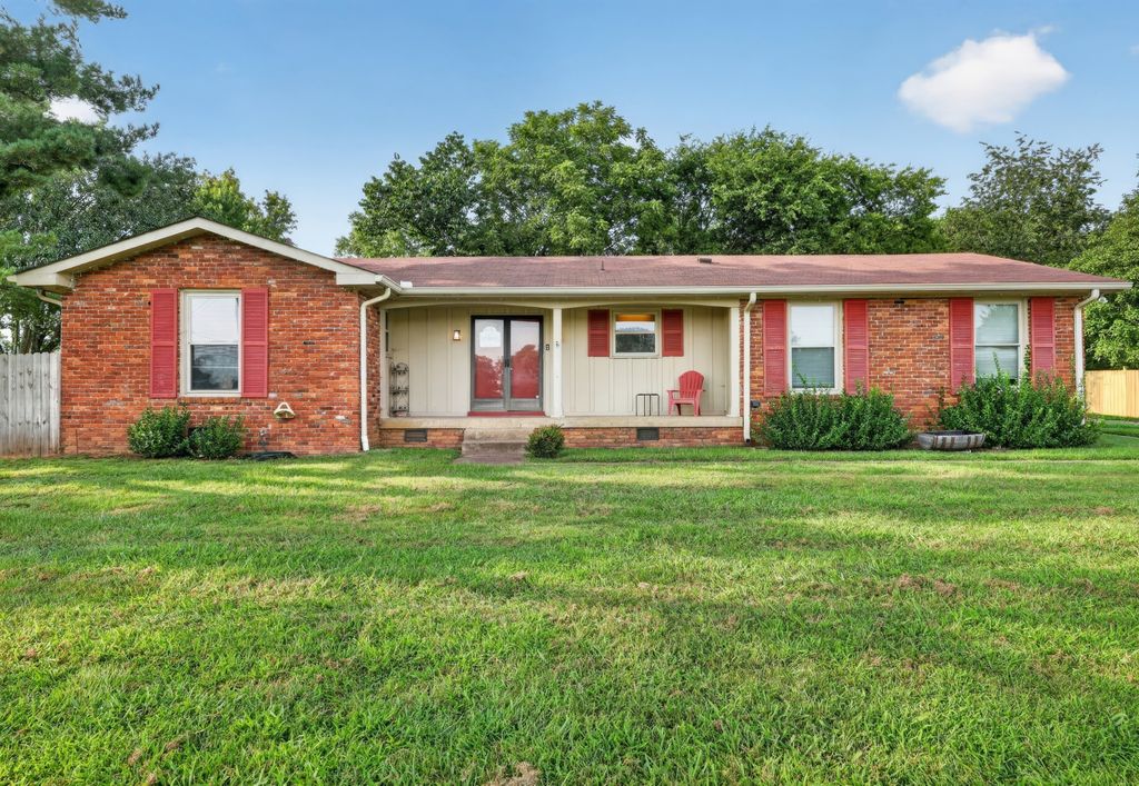 108 Savely Dr, Hendersonville