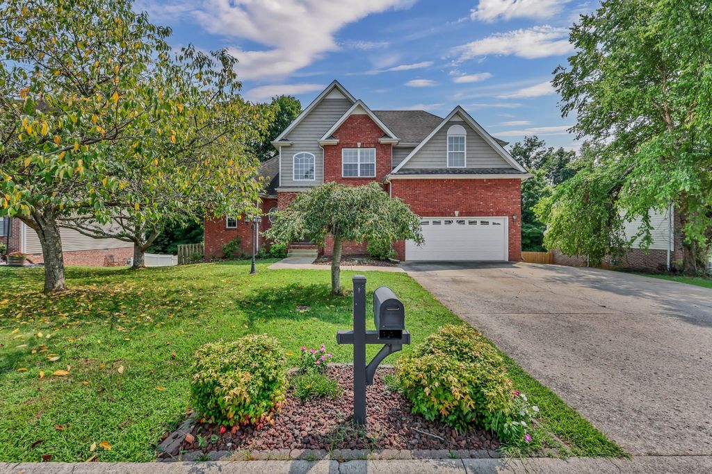 510 Winding Bluff Way, Clarksville