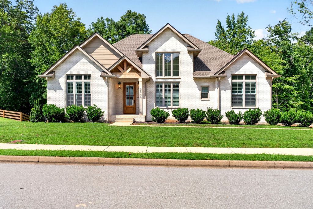 2545 Everwood Ct, Clarksville