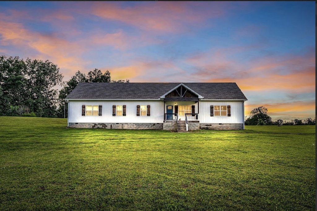 271 Louis Tuttle Rd, Westmoreland