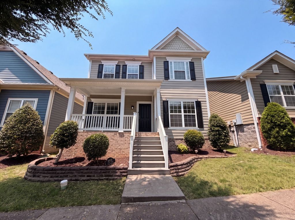 8915 Lyman Ln, Nashville