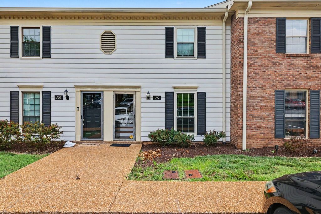 719 Fox Ridge Dr, Brentwood