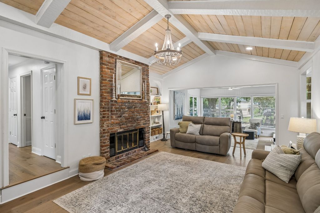 410 Stable Dr, Franklin