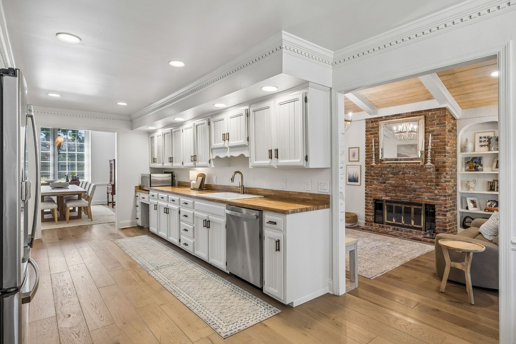 410 Stable Dr, Franklin