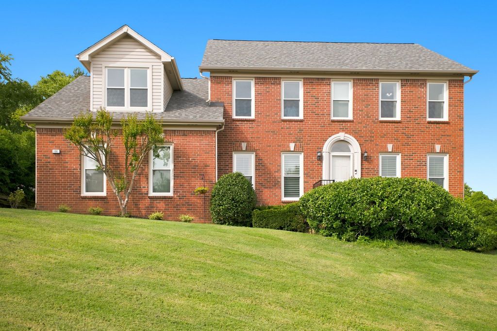 1081 Beech Tree Ln, Brentwood