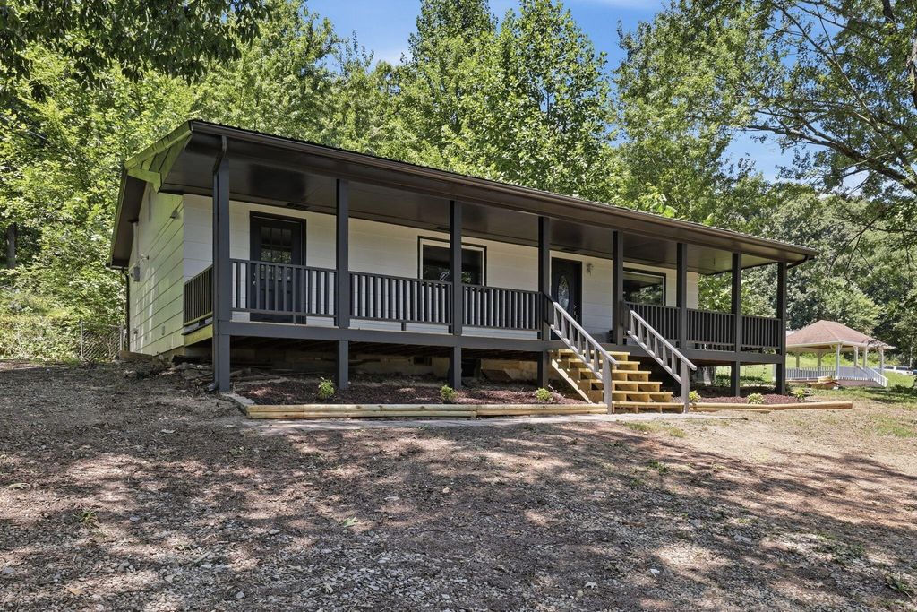 664 Red Hill Valley Road Se, Cleveland