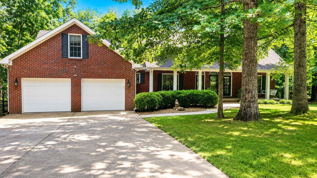 330 Fire Lake Dr, Manchester