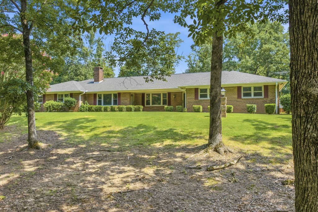 32 Fairway Pl, Selmer