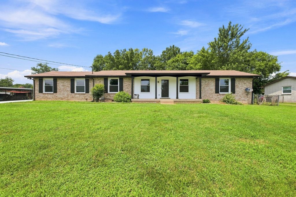 104 Lagrange Dr, Hendersonville