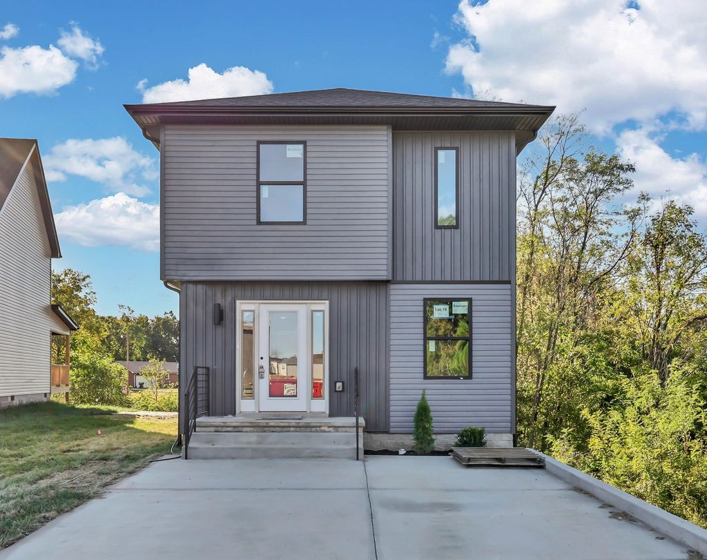 236 Switchgrass Dr, Clarksville