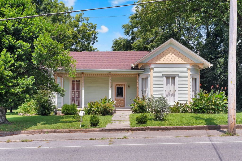 709 Belmont Ave, Shelbyville