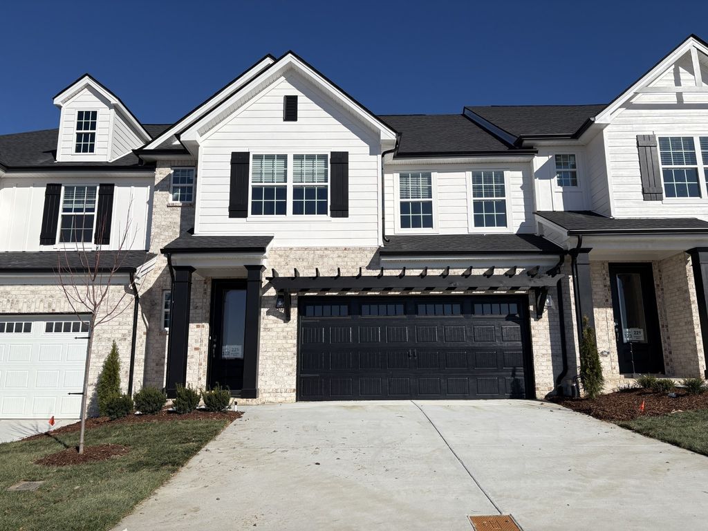 225 Glencrest Drive, Hendersonville