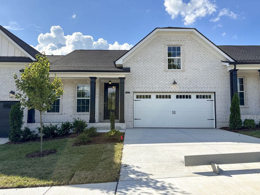 316 Heaton Way, Hendersonville