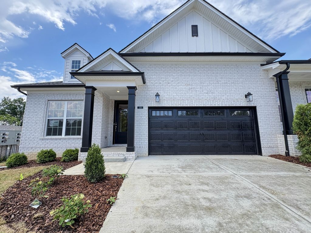 320 Heaton Way, Hendersonville