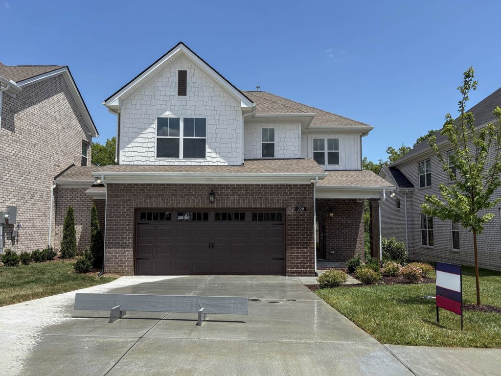 228 Hudson Dr, Gallatin