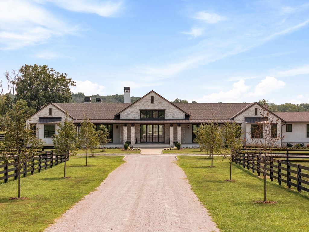 2077 Wilson Pike, Franklin