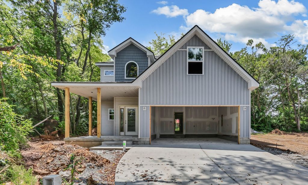 318 Switchgrass Dr, Clarksville