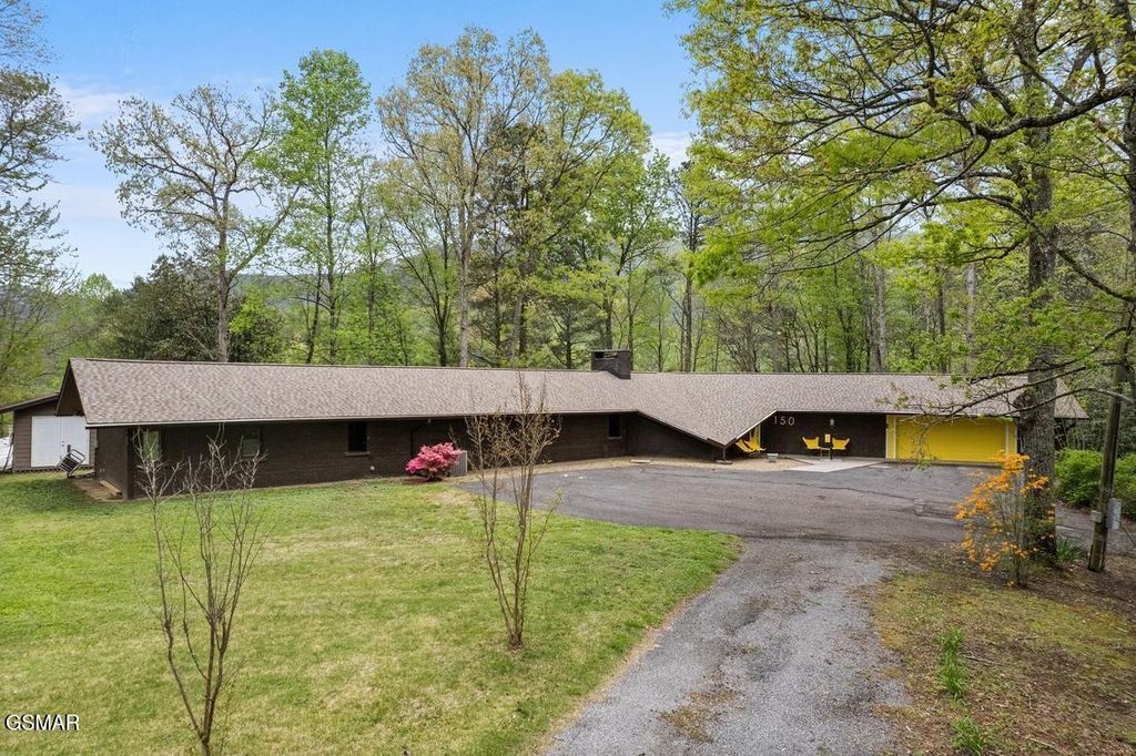150 Hollow Road, Cosby