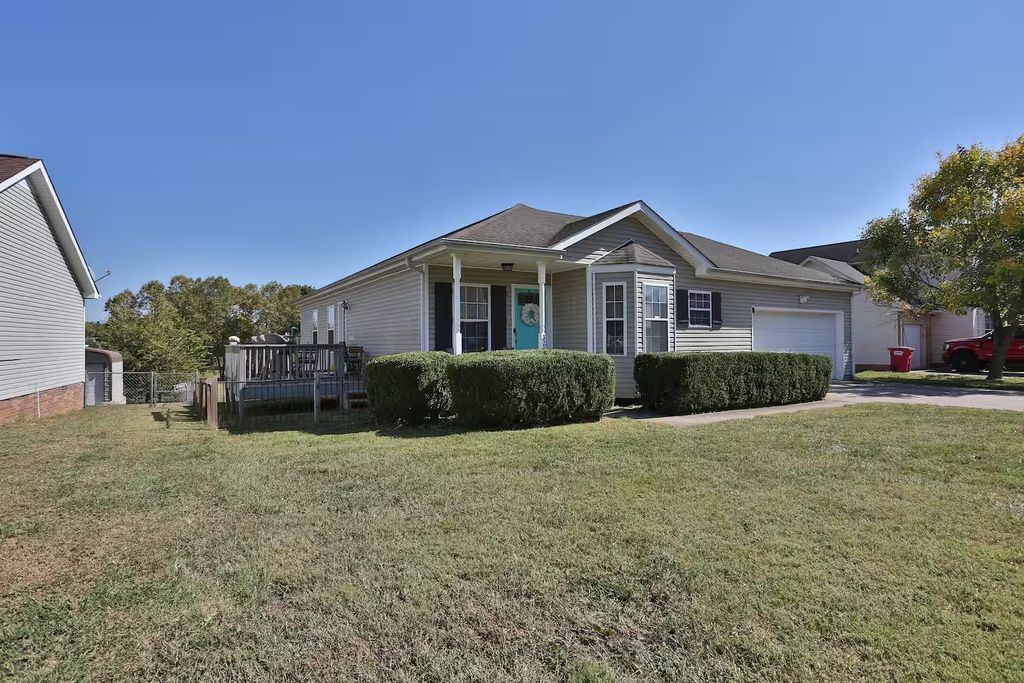 3286 N Senseney Cir, Clarksville