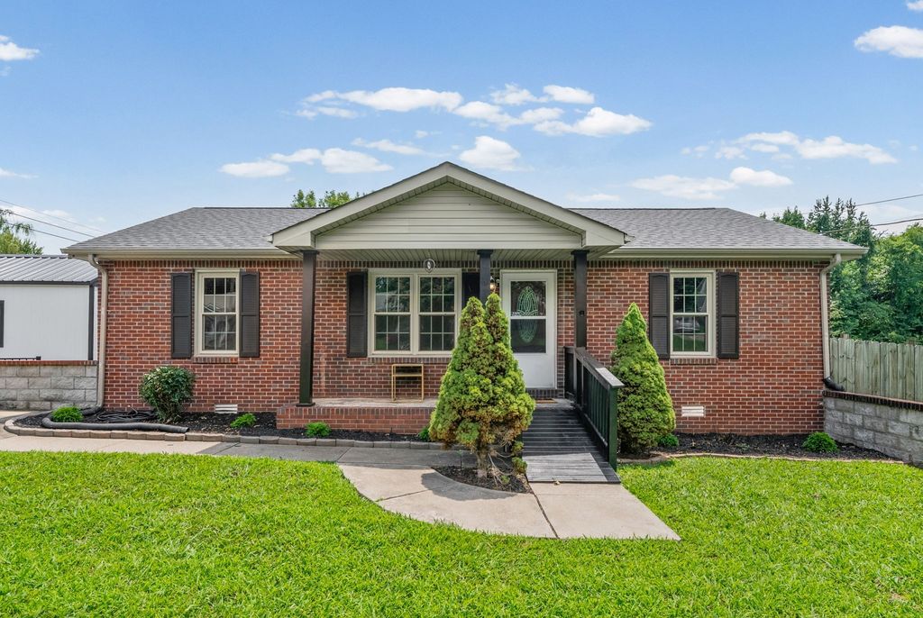 362 Donna Dr, Clarksville