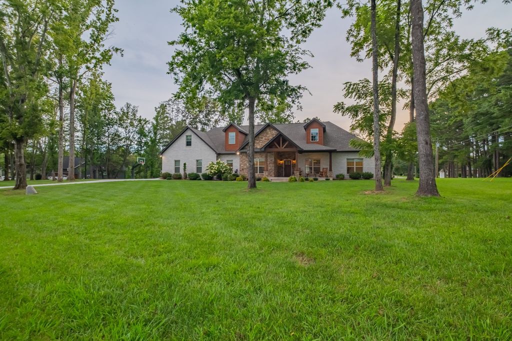 30 Pinehurst Dr, Manchester