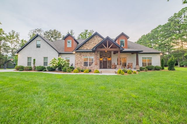 30 Pinehurst Dr, Manchester